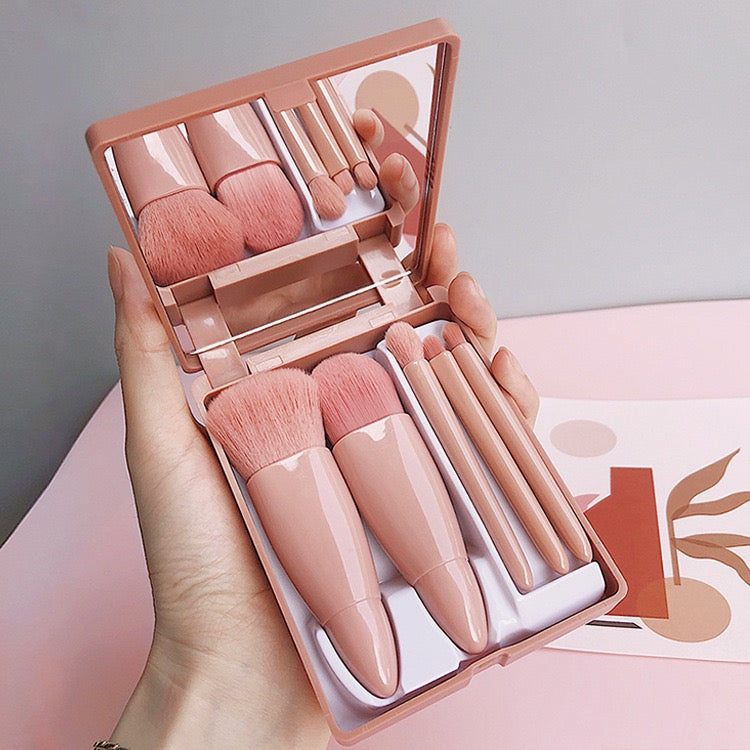 New 5-piece makeup brush set in mirror case